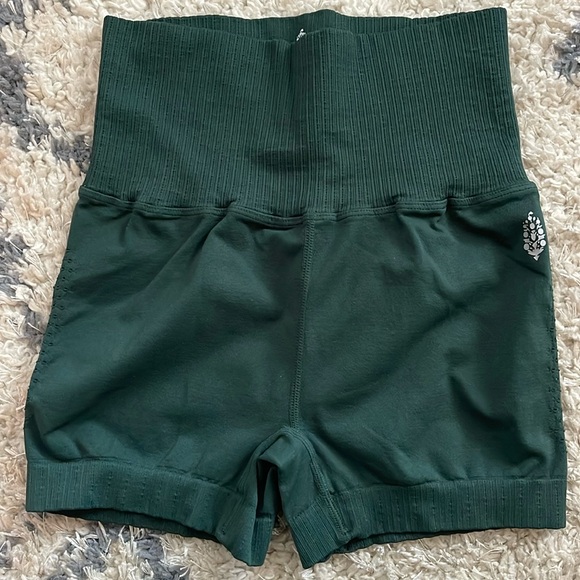 Logo- Free People Good Karma Running Shorts💚 - Picture 3 of 6
